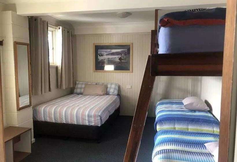 فندق Aneeki Ski Lodge