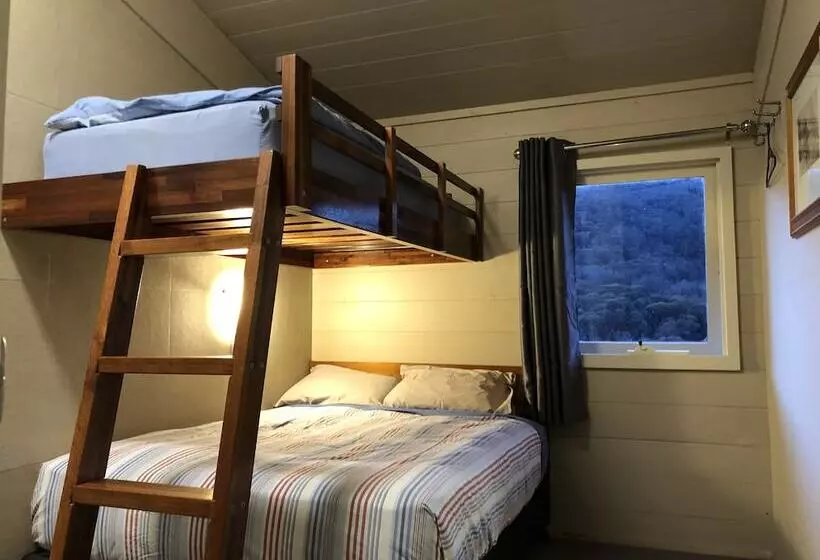 فندق Aneeki Ski Lodge