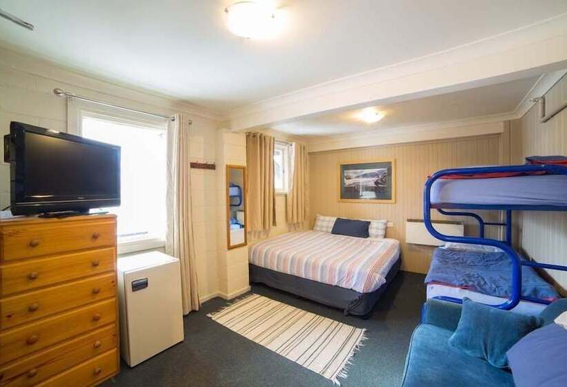 Отель Aneeki Ski Lodge