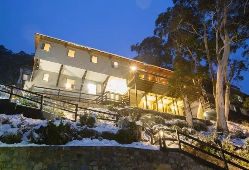 فندق Aneeki Ski Lodge