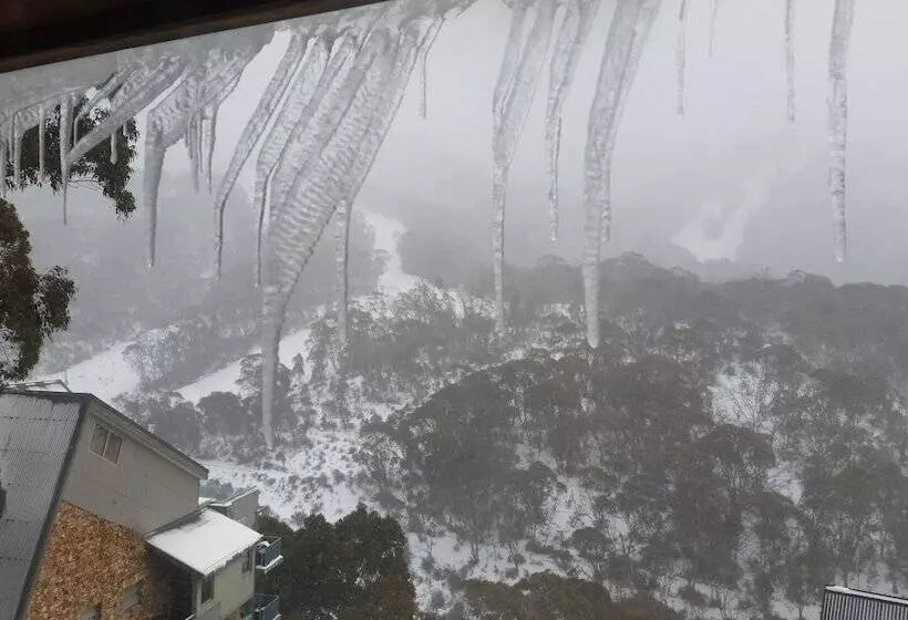 فندق Aneeki Ski Lodge