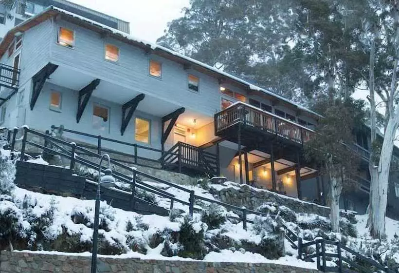 فندق Aneeki Ski Lodge