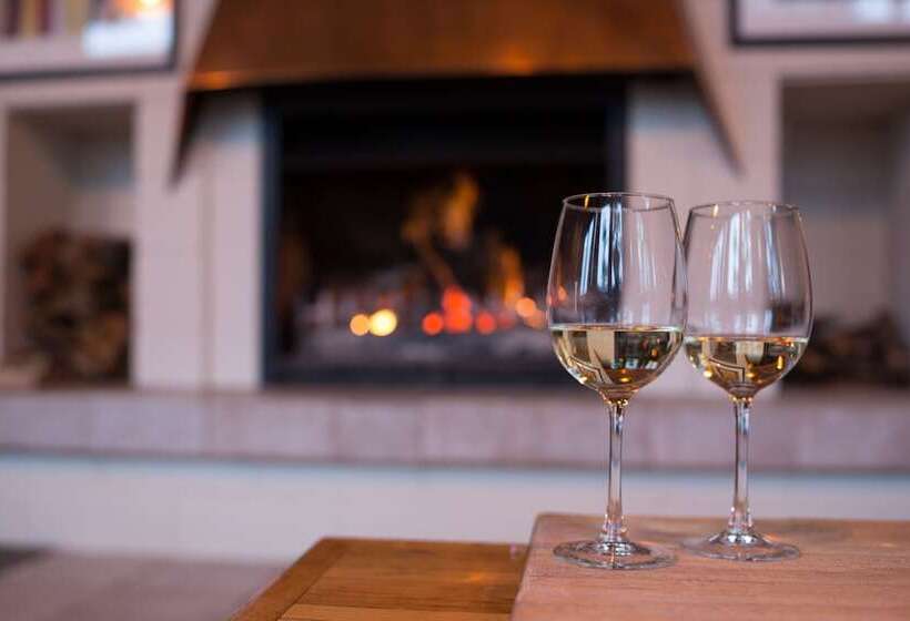 Отель Aneeki Ski Lodge