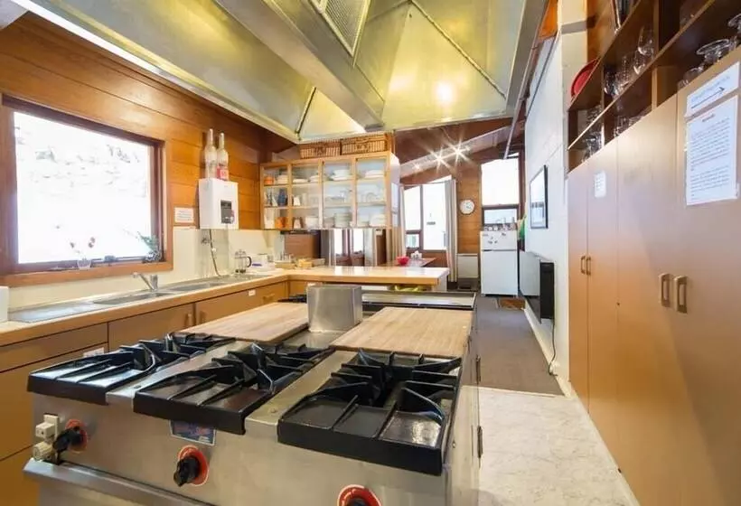 فندق Aneeki Ski Lodge