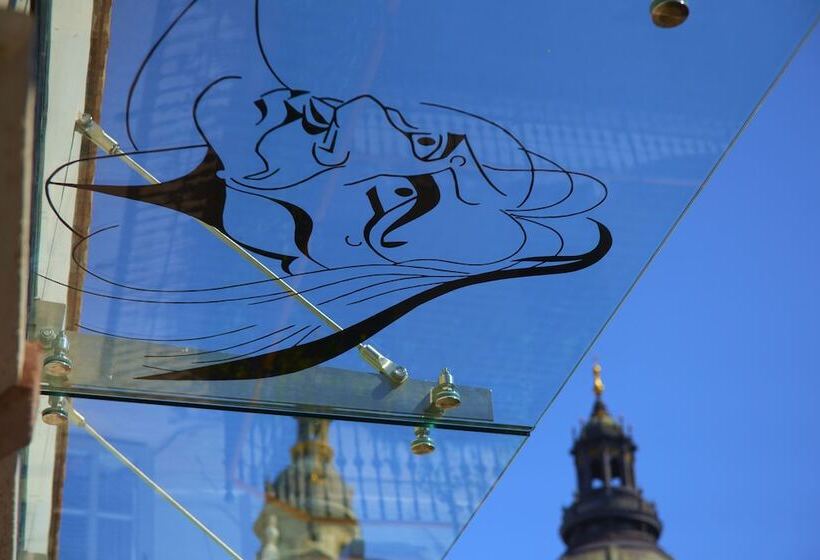 Aria Hotel Budapest By Library Hotel Collection