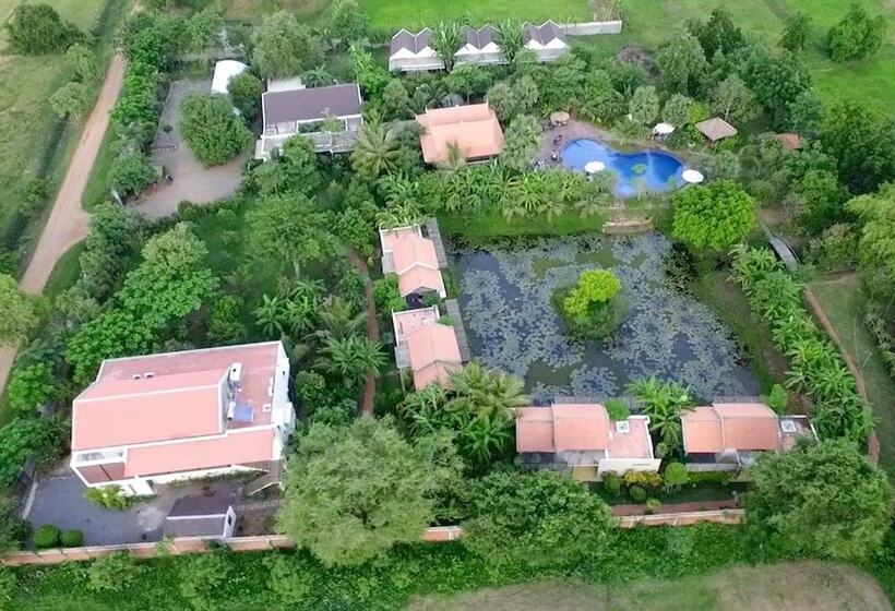 Отель Battambang Resort
