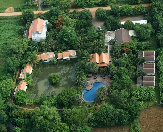 Отель Battambang Resort