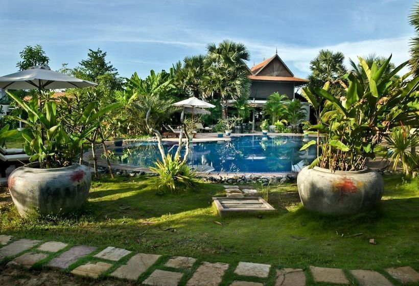 Отель Battambang Resort