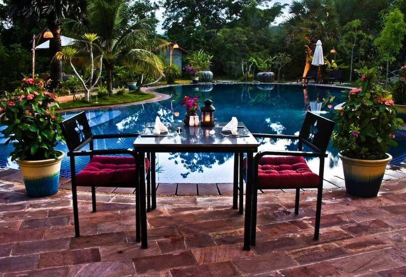 Отель Battambang Resort