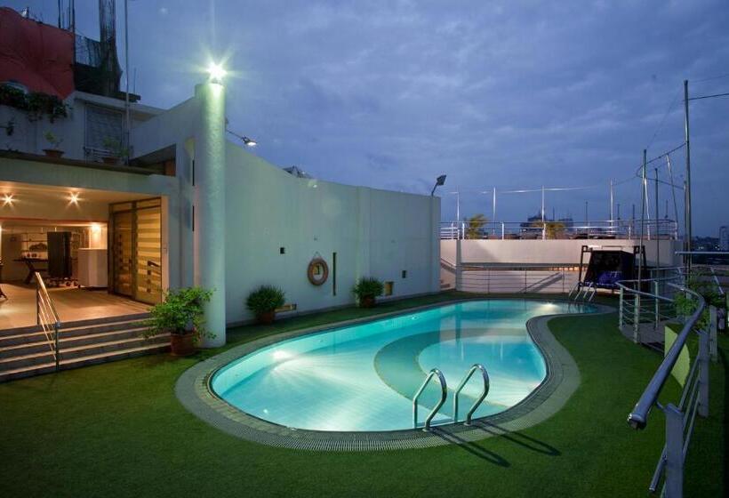 Lakeshore Hotel & Apartments