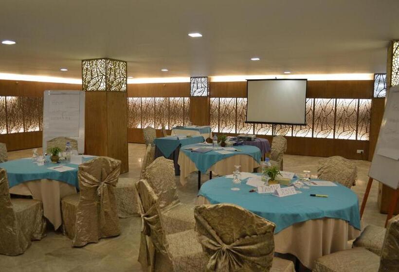 Lakeshore Hotel & Apartments