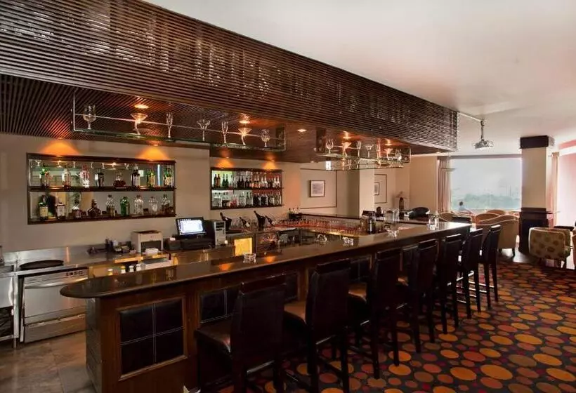 Lakeshore Hotel & Apartments