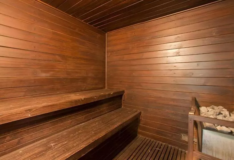 Lakeshore Hotel & Apartments