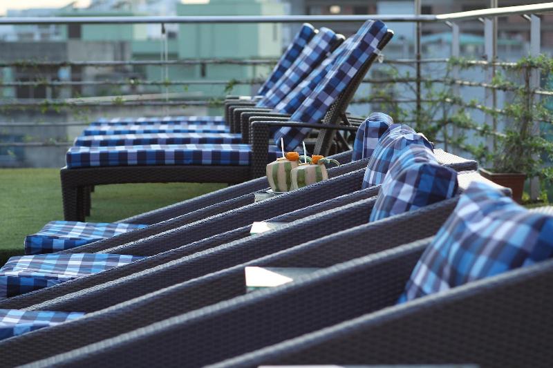 Lakeshore Hotel & Apartments