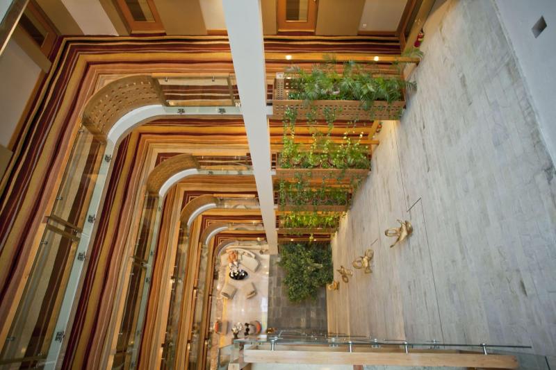 Lakeshore Hotel & Apartments