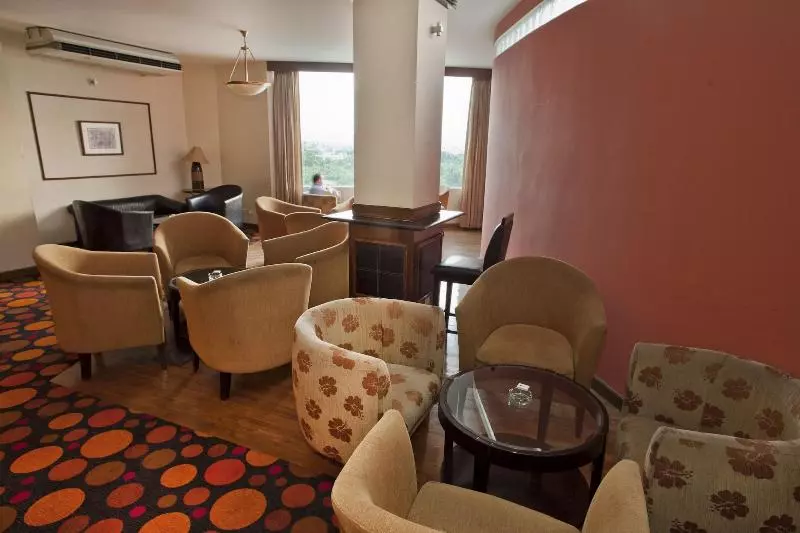 Lakeshore Hotel & Apartments