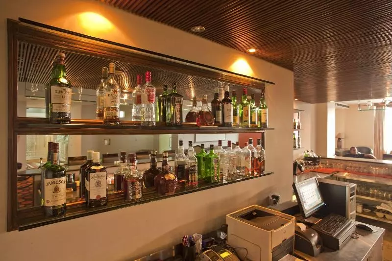 Lakeshore Hotel & Apartments