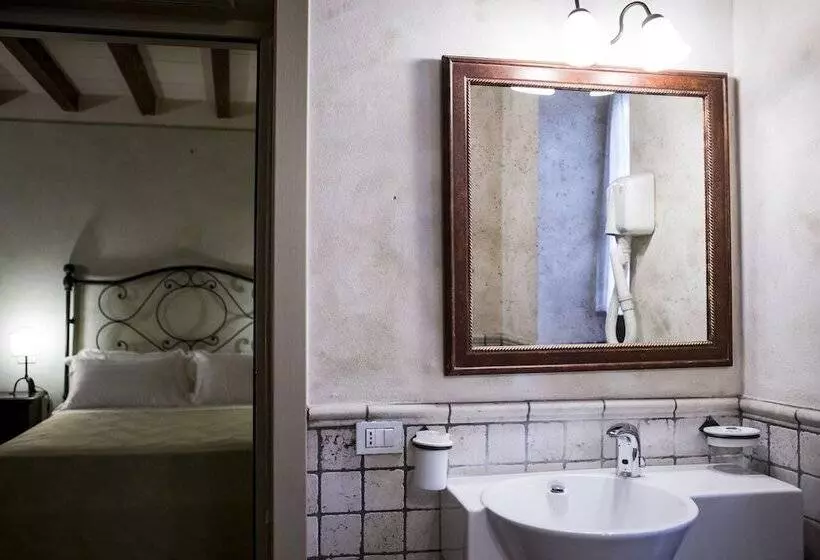 Отель Relais Cascina Scottina