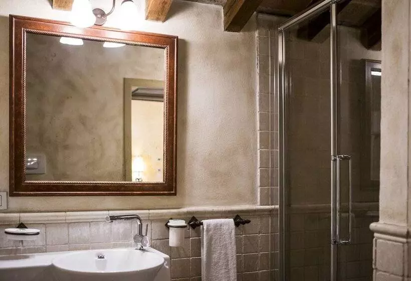 Отель Relais Cascina Scottina