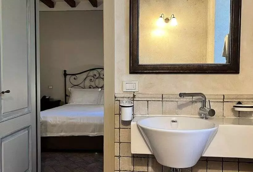 Отель Relais Cascina Scottina