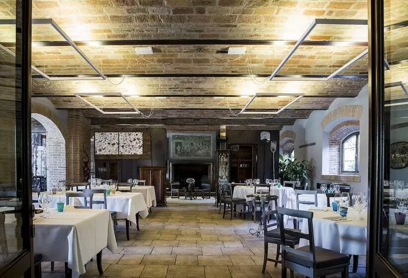 Отель Relais Cascina Scottina