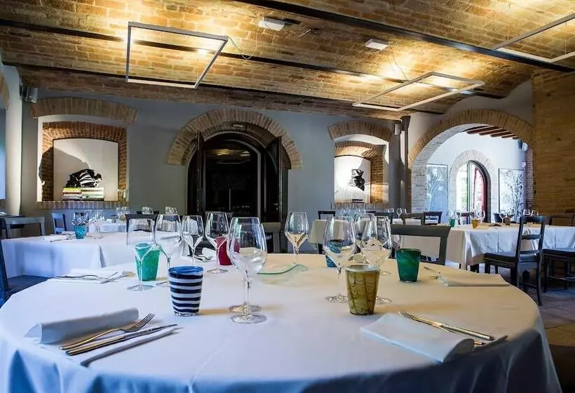 Отель Relais Cascina Scottina