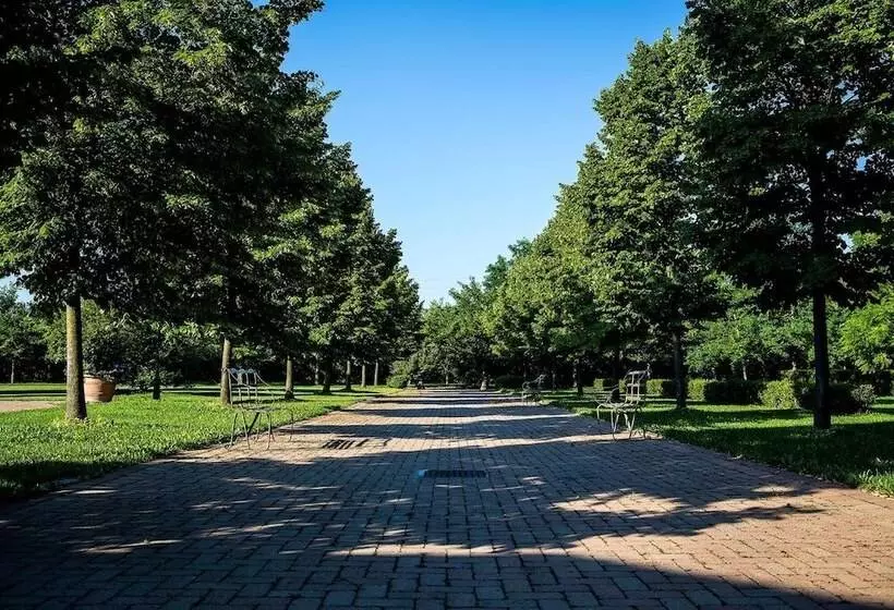 Отель Relais Cascina Scottina