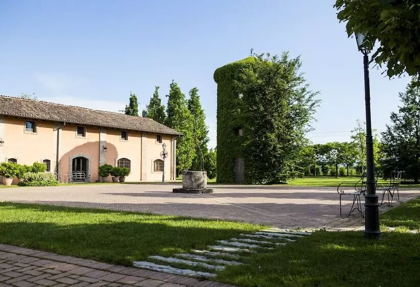 Отель Relais Cascina Scottina
