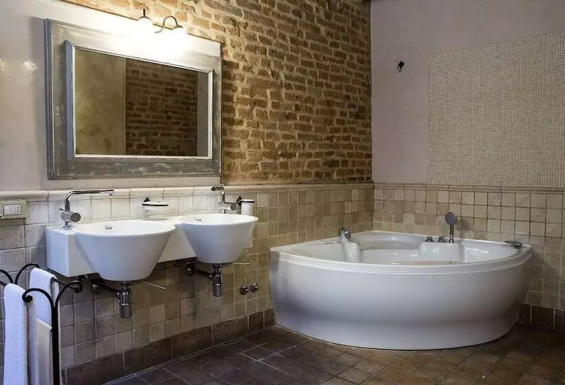 Отель Relais Cascina Scottina