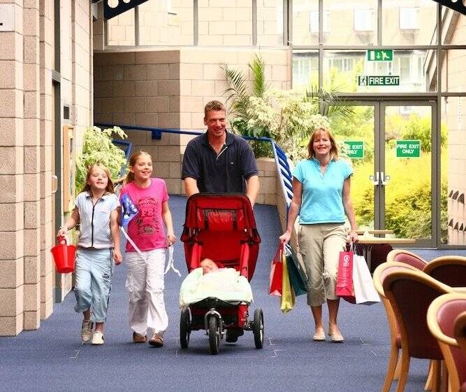 پانسیون Agnes Blackadder Hall Campus Accommodation