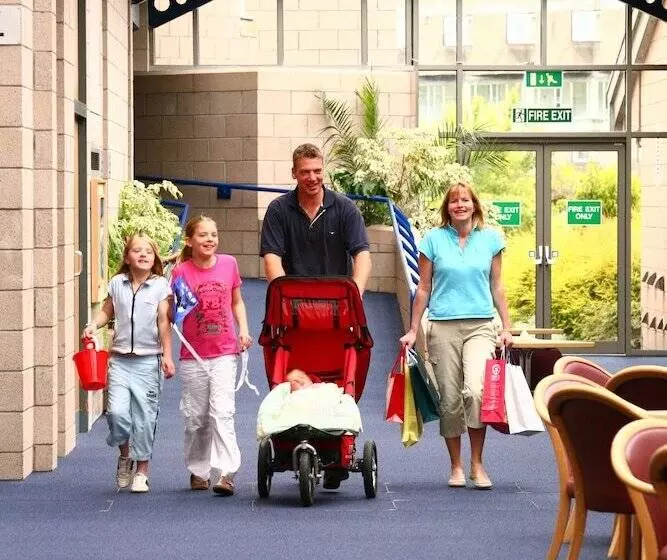 پانسیون Agnes Blackadder Hall Campus Accommodation