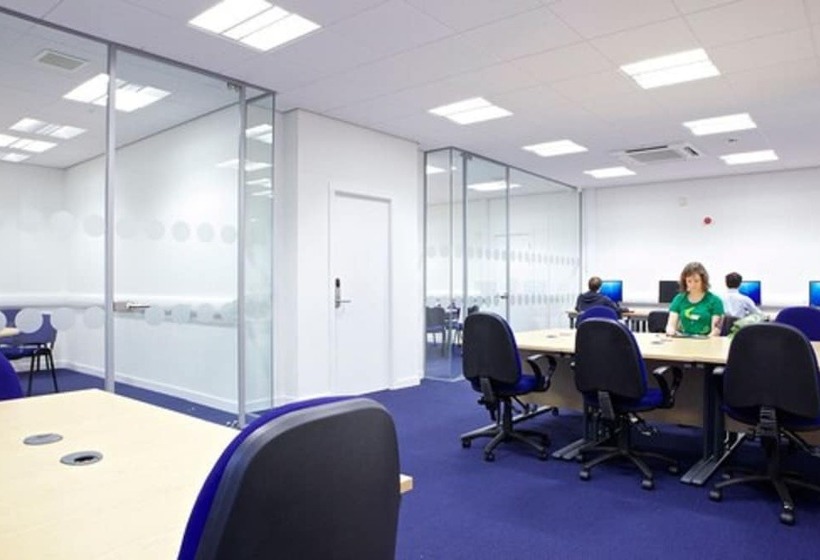 پانسیون Agnes Blackadder Hall Campus Accommodation