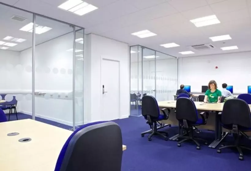 پانسیون Agnes Blackadder Hall Campus Accommodation