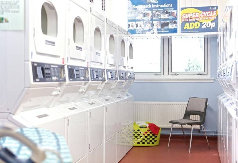 پانسیون Agnes Blackadder Hall Campus Accommodation