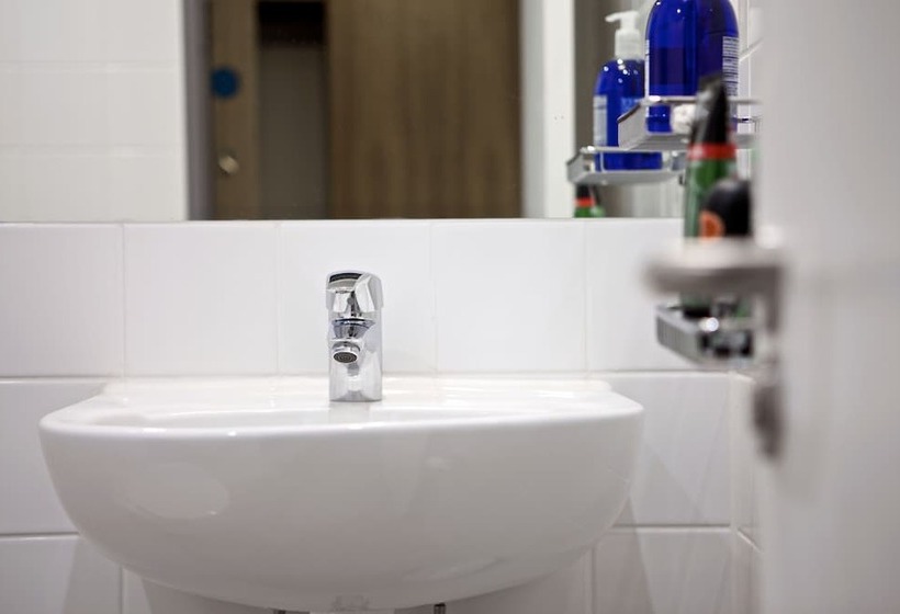 پانسیون Agnes Blackadder Hall Campus Accommodation