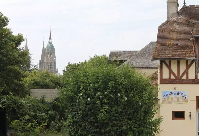 تختخواب و صبحانه La Maison De Bayeux