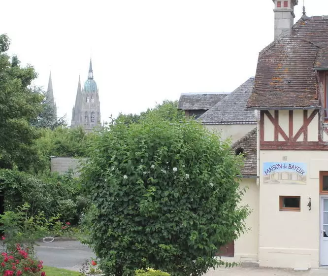 تختخواب و صبحانه La Maison De Bayeux