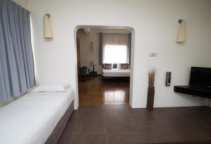 Отель Colombo House By Ceilao Villas