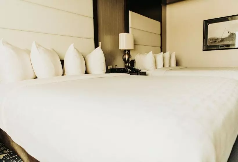 בית מלון כפרי 12 Tribes Omak Casino