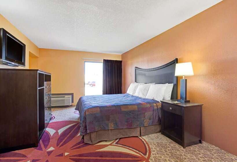 فندق Days Inn & Suites By Wyndham Tampa   Ybor City