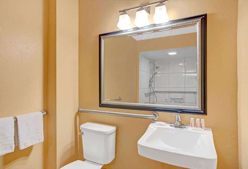 فندق Days Inn & Suites By Wyndham Tampa   Ybor City