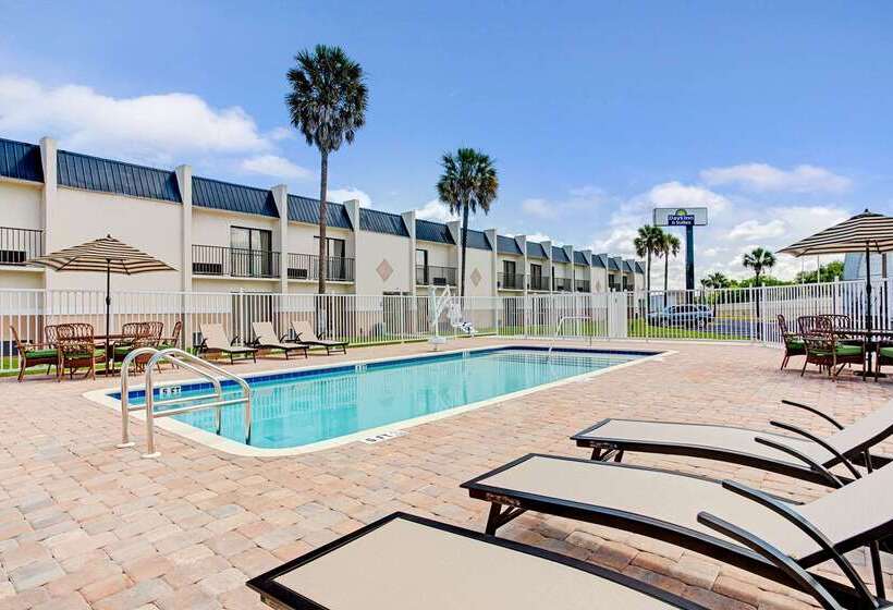 فندق Days Inn & Suites By Wyndham Tampa   Ybor City