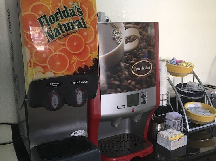 فندق Days Inn & Suites By Wyndham Tampa   Ybor City