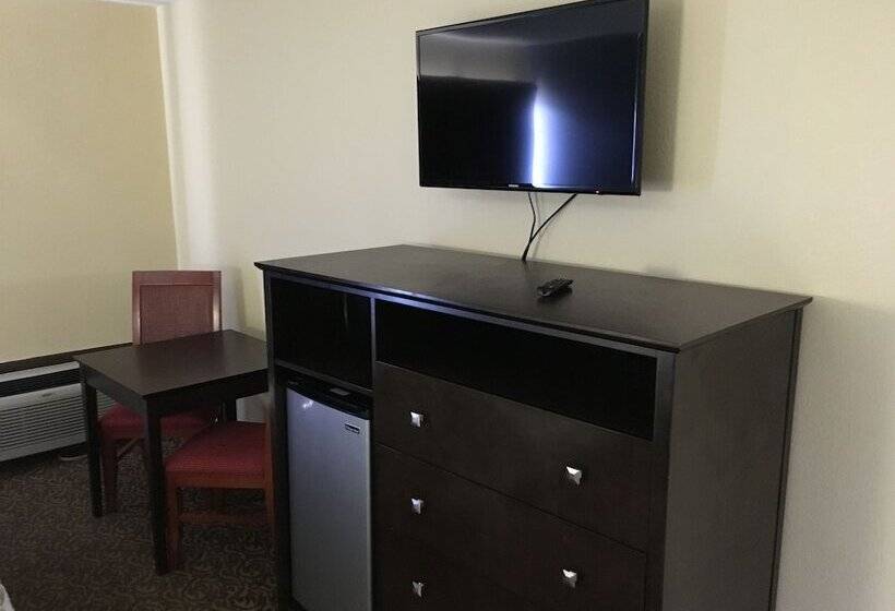 فندق Days Inn & Suites By Wyndham Tampa   Ybor City