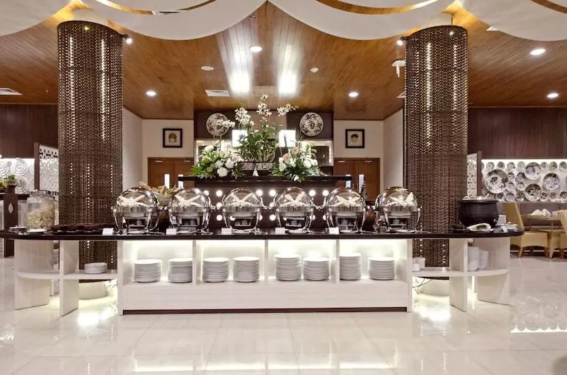 בית מלון כפרי Ijen Suites Resort & Convention