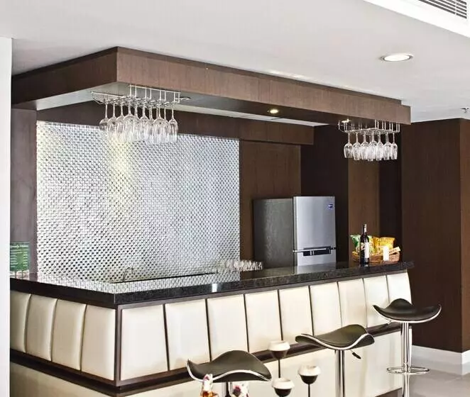 בית מלון כפרי Ijen Suites Resort & Convention