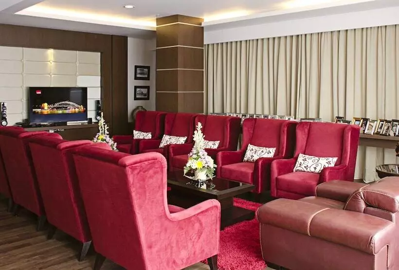 בית מלון כפרי Ijen Suites Resort & Convention