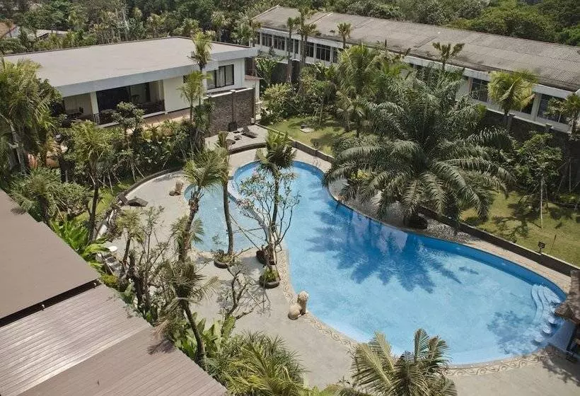 בית מלון כפרי Ijen Suites Resort & Convention