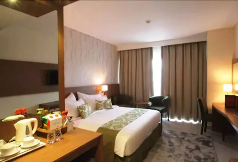 בית מלון כפרי Ijen Suites Resort & Convention