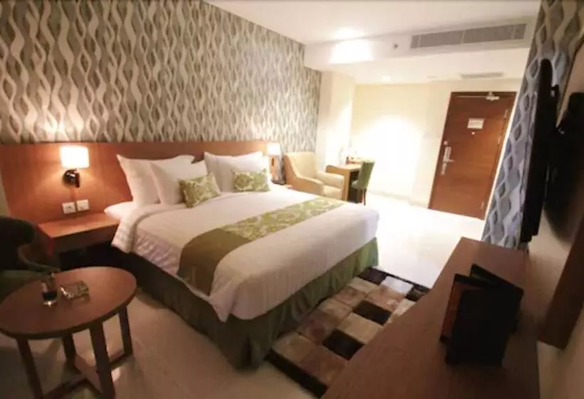 בית מלון כפרי Ijen Suites Resort & Convention